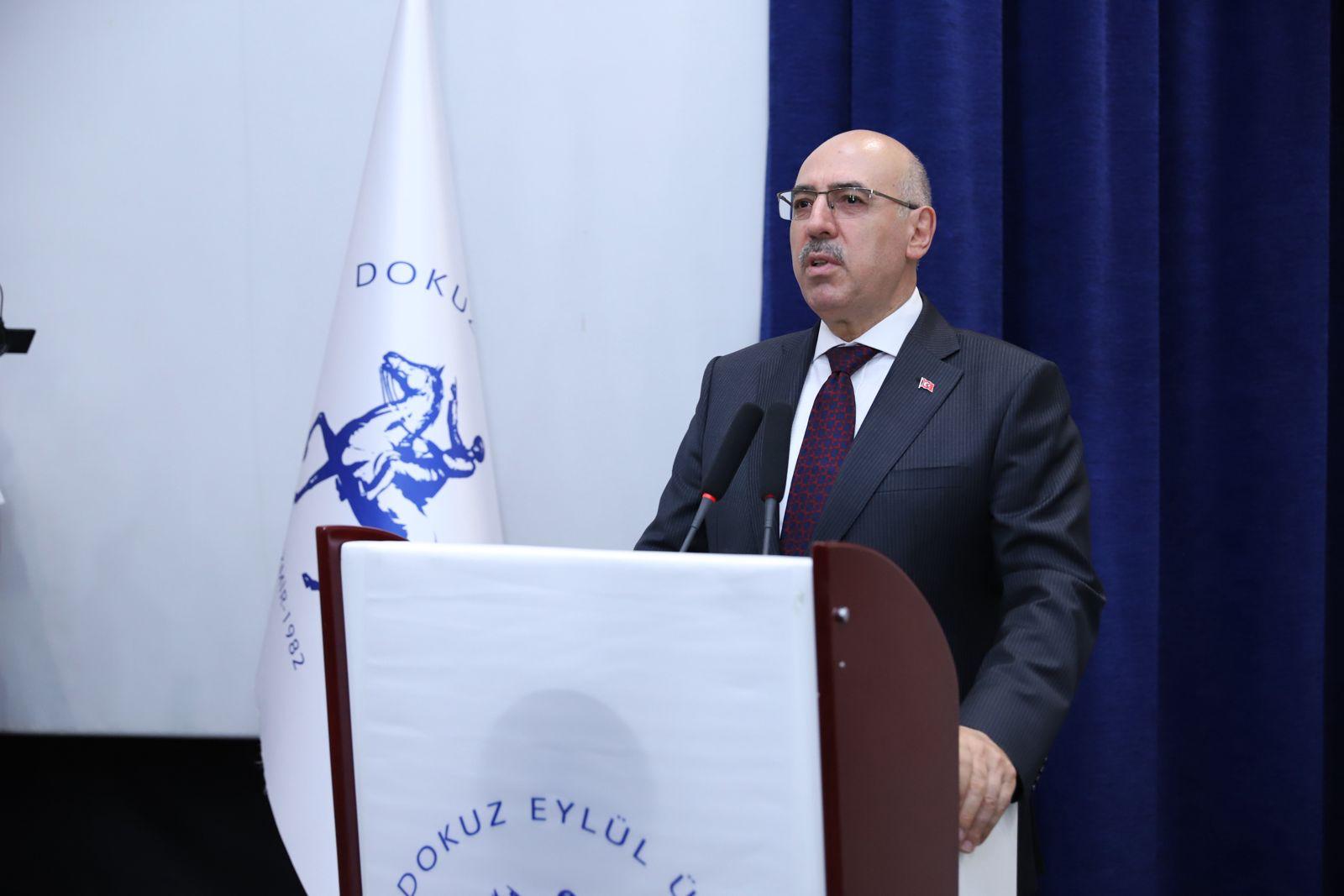 DEÜ'DE YARININ AKADEMİSYENLERİ İÇİN SERTİFİKA TÖRENİ YAPILDI